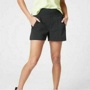 Athleta Women's Black Trekkie North Short